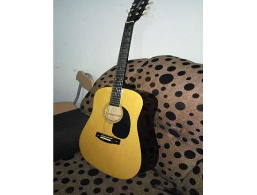 Acoustic guitar, Adjumani -  Uganda