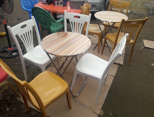 Chaises + table, Douala -  Cameroun