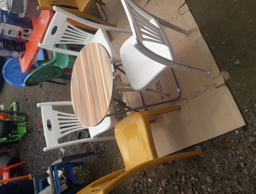 Chaises + table, Douala -  Cameroun