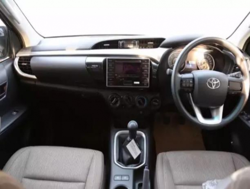 Hilux dc manual new brand model 2015, Dar es Salaam - Tanzania